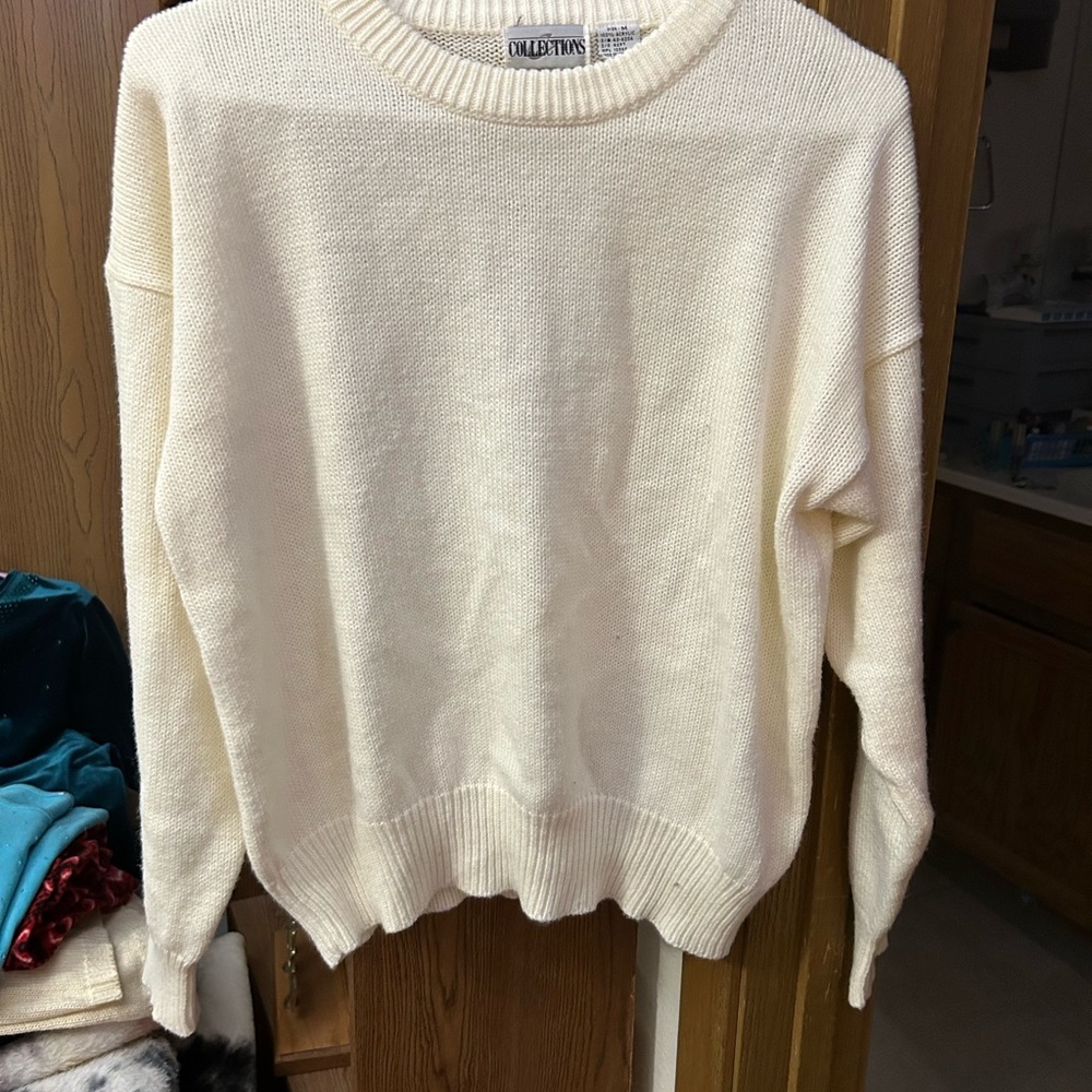 Women’s vintage sweater. Basic white. Never worn.